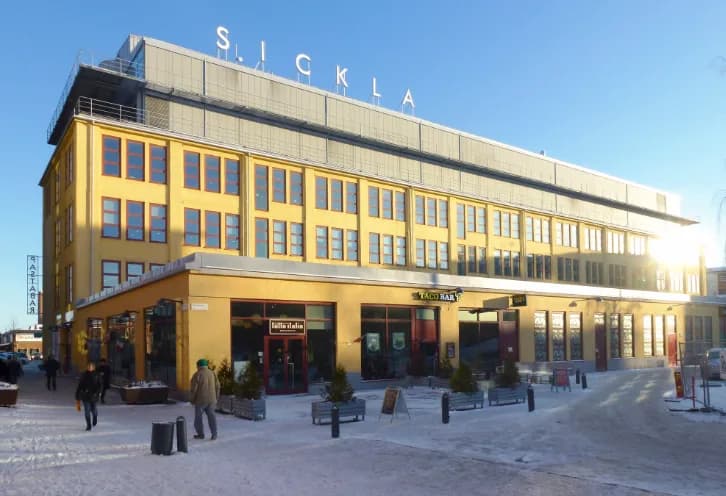 Sickla — här ligger Din Körskolas lokal, nära Sickla köpkvarter och tvärbanan.