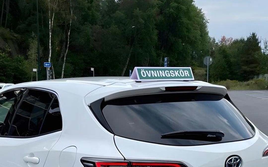 Övningsköra med handledare – regler du måste ha koll på